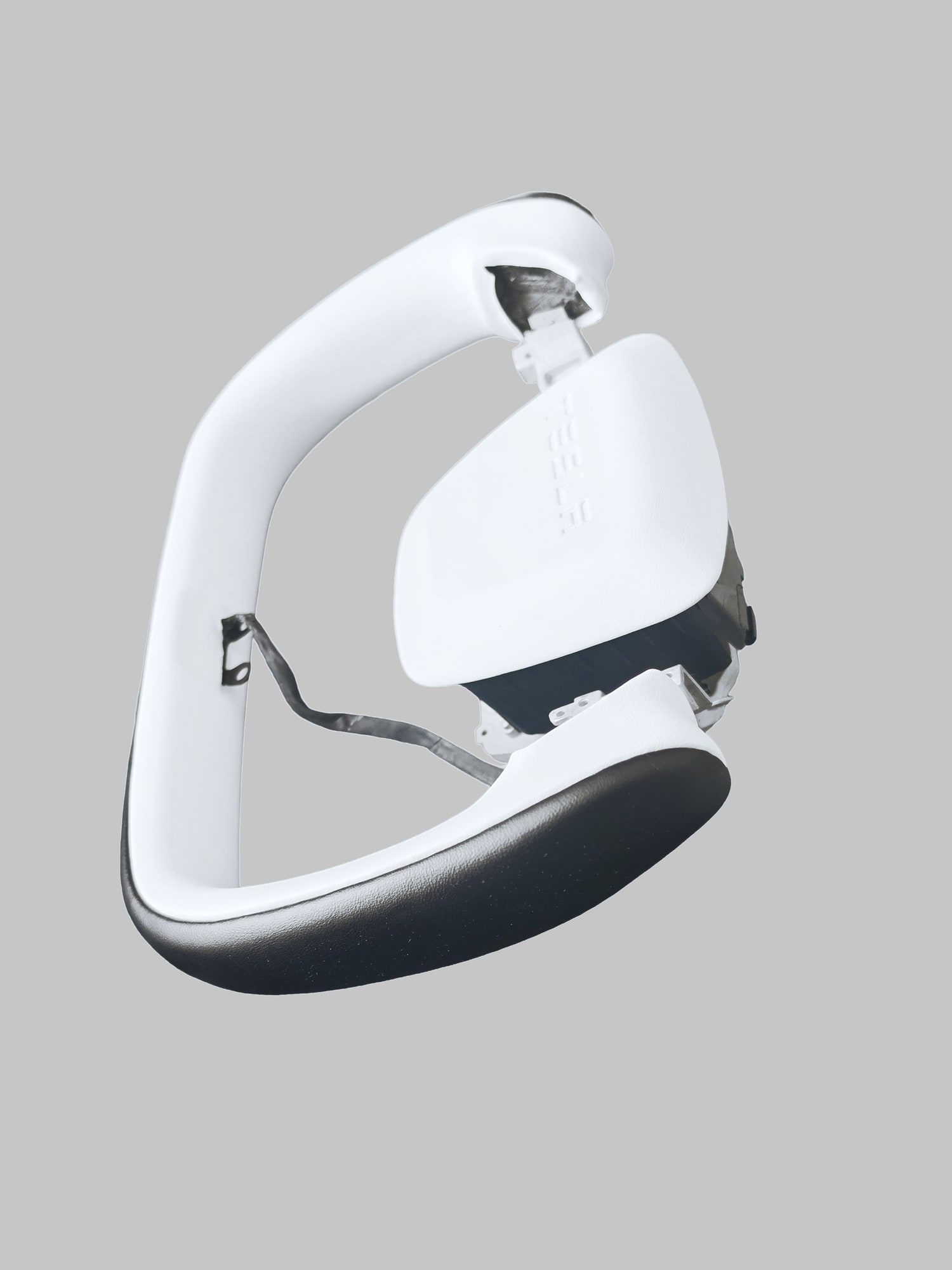 Volan tip Yoke Bicolor Alb/Negru cu Airbag - Model Y Juniper / Model 3 Highland (2026.06+) - Cu incalzire 4